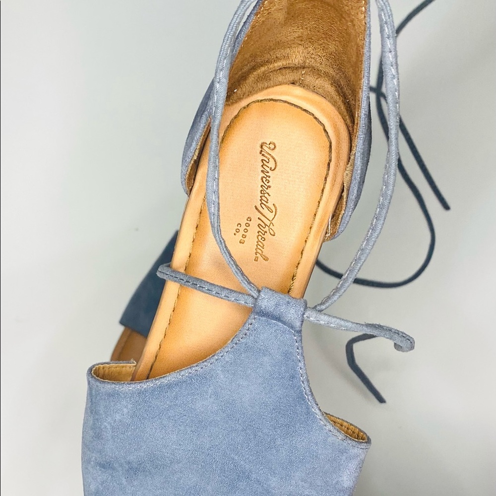 Universal Thread Sandals - Picture 4 of 4
